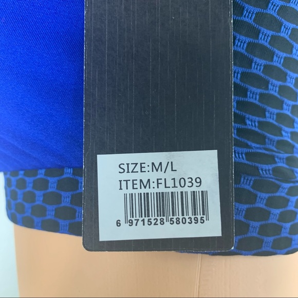 💙 Women’s Sports Bra & Shorts Set Blue & Black Size M/L - Picture 4 of 7